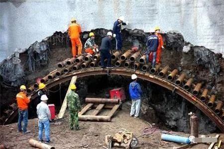 兴平隧道钢花管支护案例